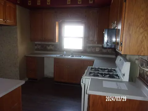 513 E Cherry St, Watseka, IL 60970 photo 4