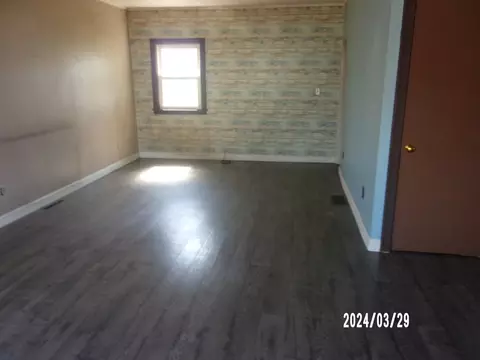 513 E Cherry St, Watseka, IL 60970 photo 6
