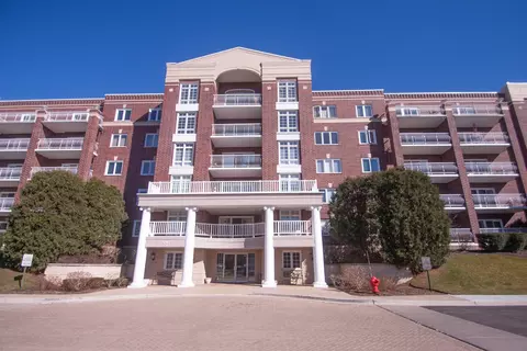 7041 W Touhy Ave #507, Niles, IL 60714