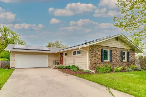 1002 Obrien St, Harvard, IL 60033