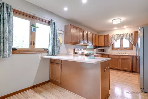 Kitchen - 1002 Obrien St, Harvard, IL 60033 photo 5 of 5