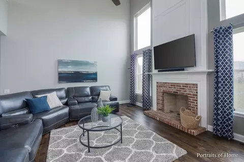 Living - 4311 Whitehall Ln, Algonquin, IL 60102 photo 4 of 5
