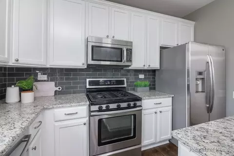 Kitchen - 4311 Whitehall Ln, Algonquin, IL 60102 photo 3 of 5
