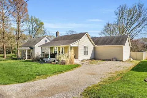 617 W Blaine St, Monticello, IL 61856