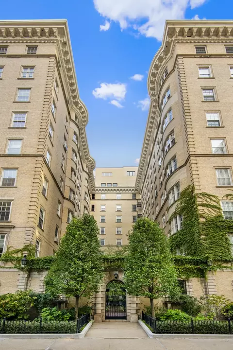 60 E Scott St #201-202, Chicago, IL 60610