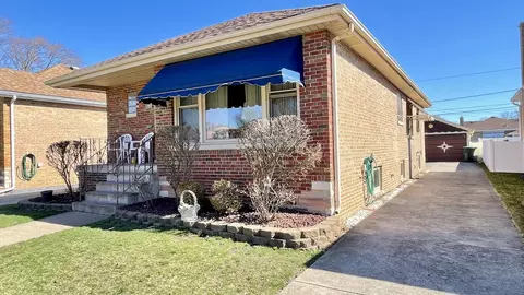 9333 S Avers Ave, Evergreen Park, IL 60805
