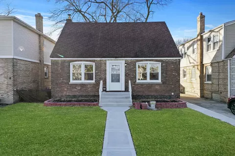 5252 S Neenah Ave, Chicago, IL 60638