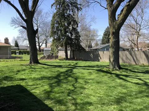 Exterior - 409 Bevan Dr E, Joliet, IL 60435 photo 6 of 10