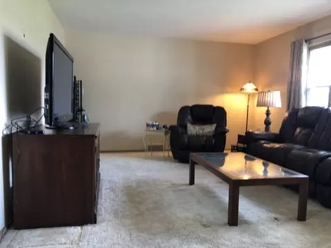 Living - 409 Bevan Dr E, Joliet, IL 60435 photo 2 of 6