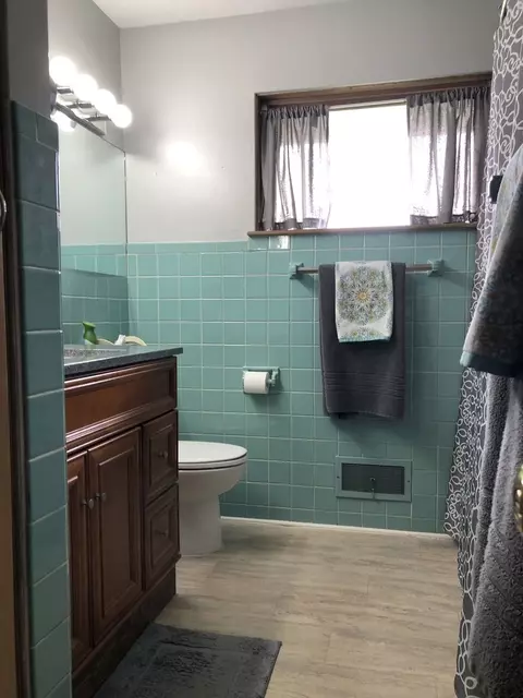 Bath - 409 Bevan Dr E, Joliet, IL 60435 photo 1 of 3