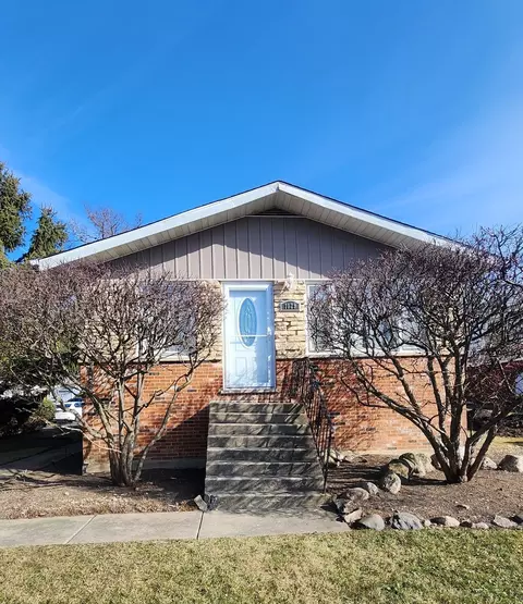 1029 N Cedar Lake Rd, Round Lake Beach, IL 60073