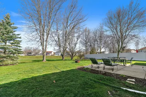 Exterior - 736 Red Barn Ln, Elgin, IL 60124 photo 5 of 5