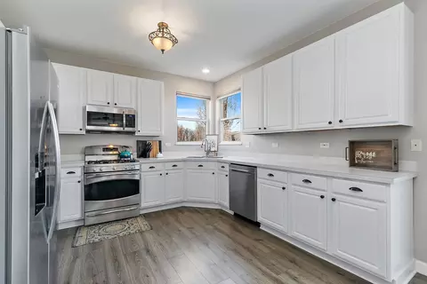 Kitchen - 736 Red Barn Ln, Elgin, IL 60124 photo 2 of 3