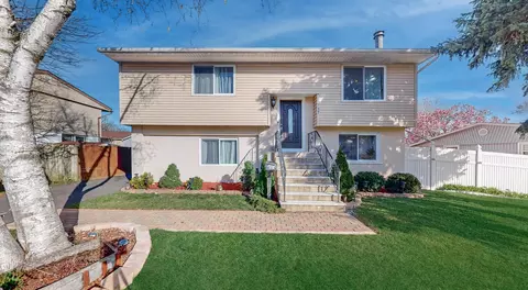 717 Geneva Ave, Romeoville, IL 60446