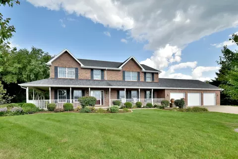 640 Hopkins Ln, Sycamore, IL 60178