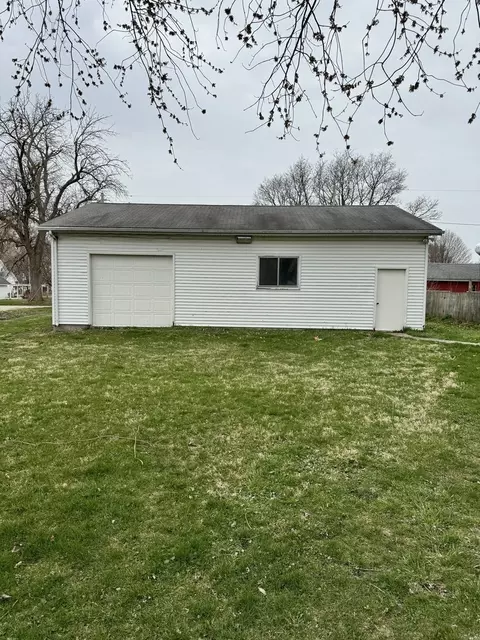 Exterior - 240 S 6th St, Sheldon, IL 60966 photo 3 of 10