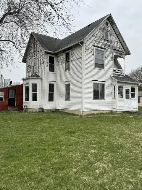 Exterior - 240 S 6th St, Sheldon, IL 60966 photo 2 of 10