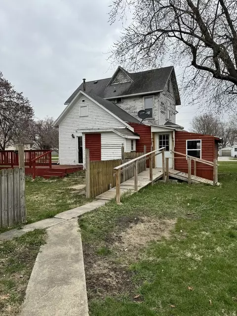 Exterior - 240 S 6th St, Sheldon, IL 60966 photo 7 of 10