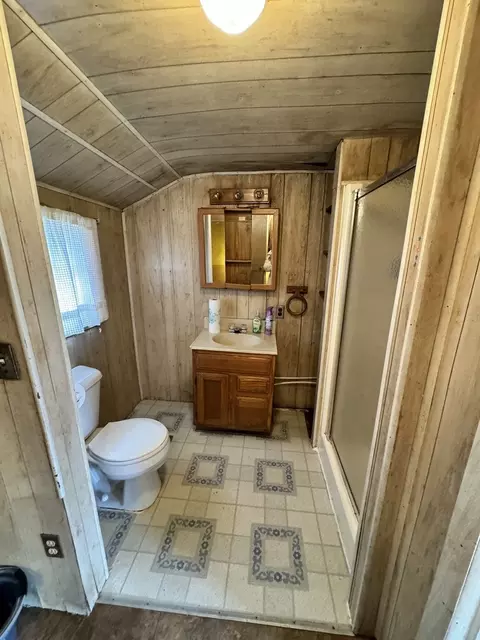 Bath - 240 S 6th St, Sheldon, IL 60966 photo 1 of 2