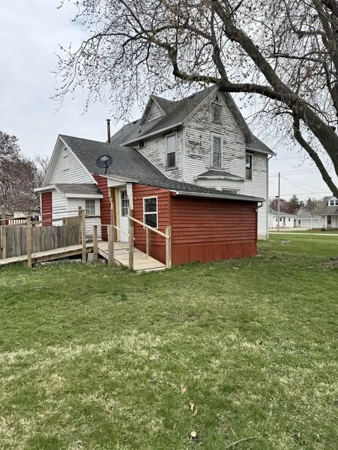 Exterior - 240 S 6th St, Sheldon, IL 60966 photo 9 of 10