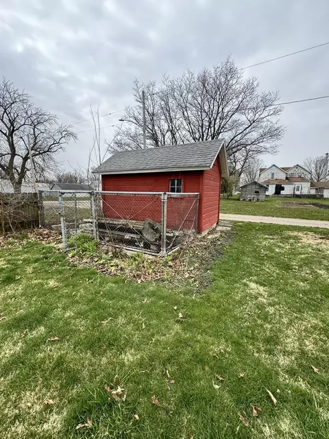 Exterior - 240 S 6th St, Sheldon, IL 60966 photo 10 of 10