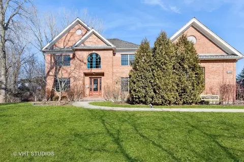 1308 New Castle Dr, Libertyville, IL 60048