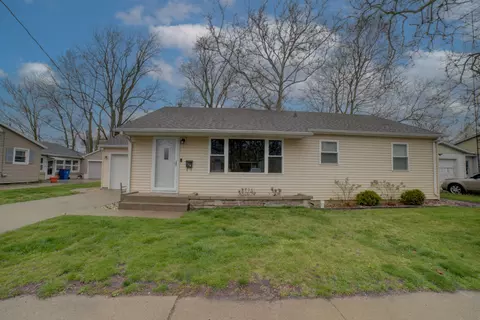 604 E Cherry St, Watseka, IL 60970