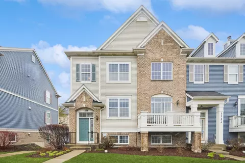 1116 Bartholdi Ct, Carol Stream, IL 60188