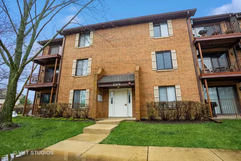 710 N Briar Hill Ln #5, Addison, IL 60101