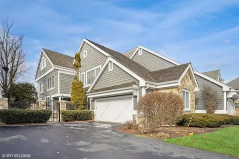 112 Clubhouse Dr, North Barrington, IL 60010