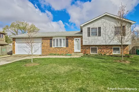 3544 Crescent Ave, Gurnee, IL 60031