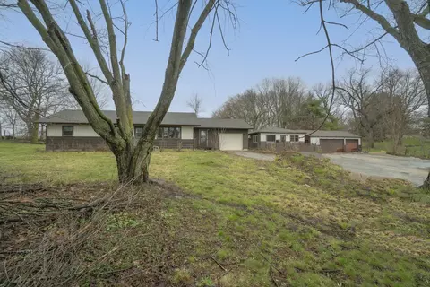 8298 N Kishwaukee Rd, Stillman Valley, IL 61084