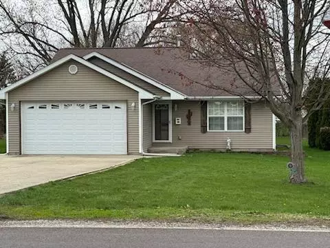 637 N Sangamon Ave, Gibson City, IL 60936