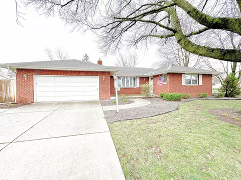 803 Robinhood Ln, Ottawa, IL 61350