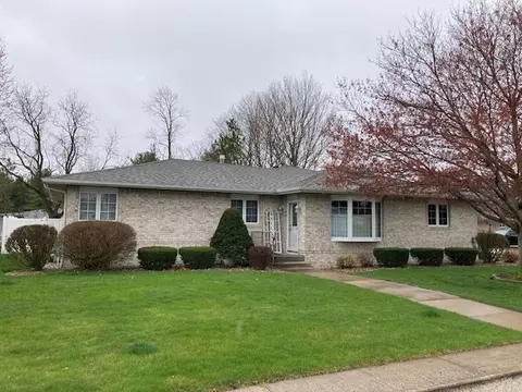 201 Wall St, Crescent City, IL 60928