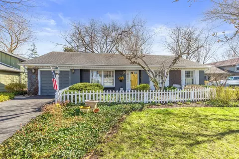 791 Surryse Rd, Lake Zurich, IL 60047