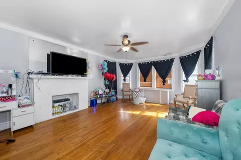 Living - 7448 N Artesian Ave, Chicago, IL 60645 photo 2 of 3