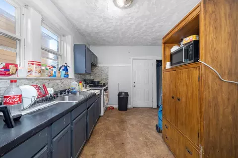 Kitchen - 7448 N Artesian Ave, Chicago, IL 60645 photo 3 of 4