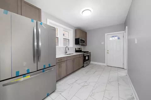 Kitchen - 7448 N Artesian Ave, Chicago, IL 60645 photo 2 of 4