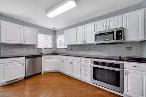Kitchen - 2655 Stonebridge Ct, Plainfield, IL 60586 photo 2 of 2