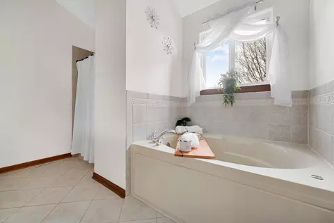Bath - 2655 Stonebridge Ct, Plainfield, IL 60586 photo 2 of 4