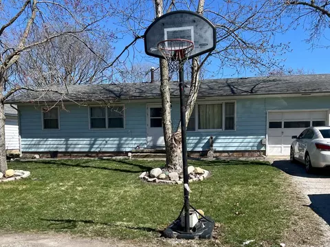 3 Heiser Dr, Fisher, IL 61843