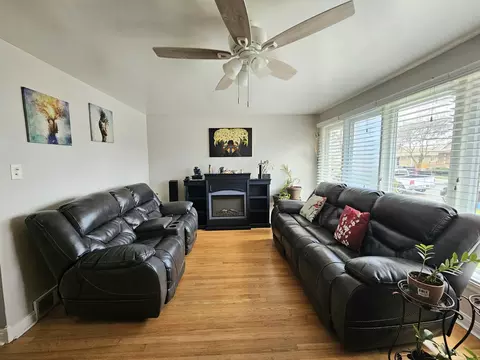 6046 S Normandy Ave, Chicago, IL 60638 photo 2