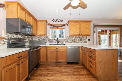 Kitchen - 120 N Gadwall Ln, Downs, IL 61736 photo 3 of 5