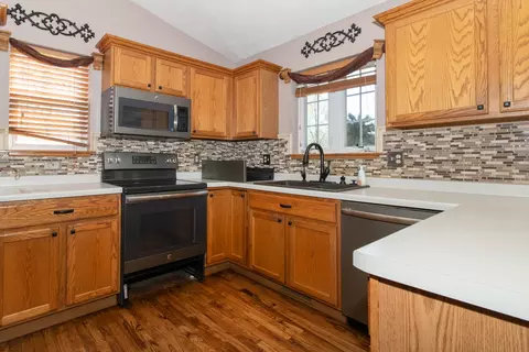 Kitchen - 120 N Gadwall Ln, Downs, IL 61736 photo 4 of 5