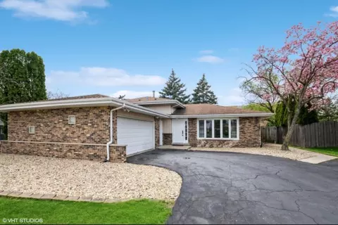 10334 S Aspen Dr, Palos Hills, IL 60465
