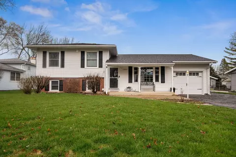 30 W250 Allister Ln, Naperville, IL 60563