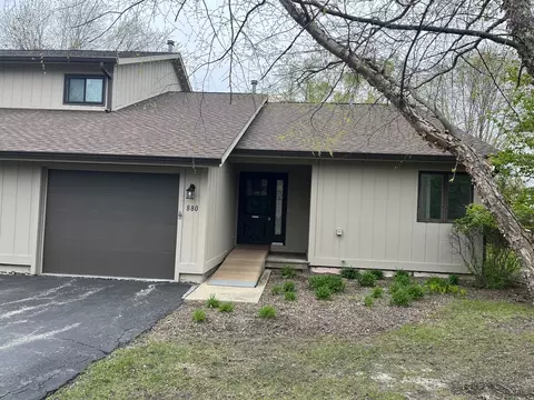 880 Stratford Ct, Grayslake, IL 60030