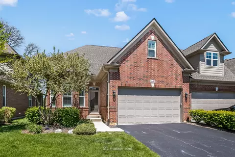 1633 Castle Lawn Ct, Naperville, IL 60565