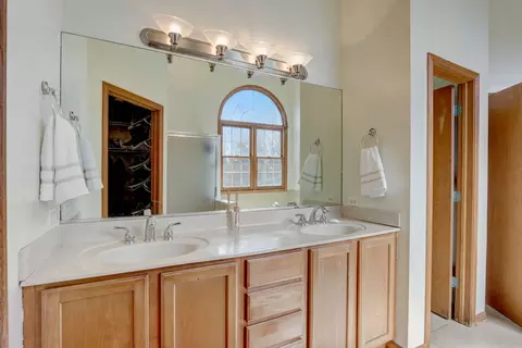 Bath - 5304 Joseph Cir, Johnsburg, IL 60051 photo 3 of 7